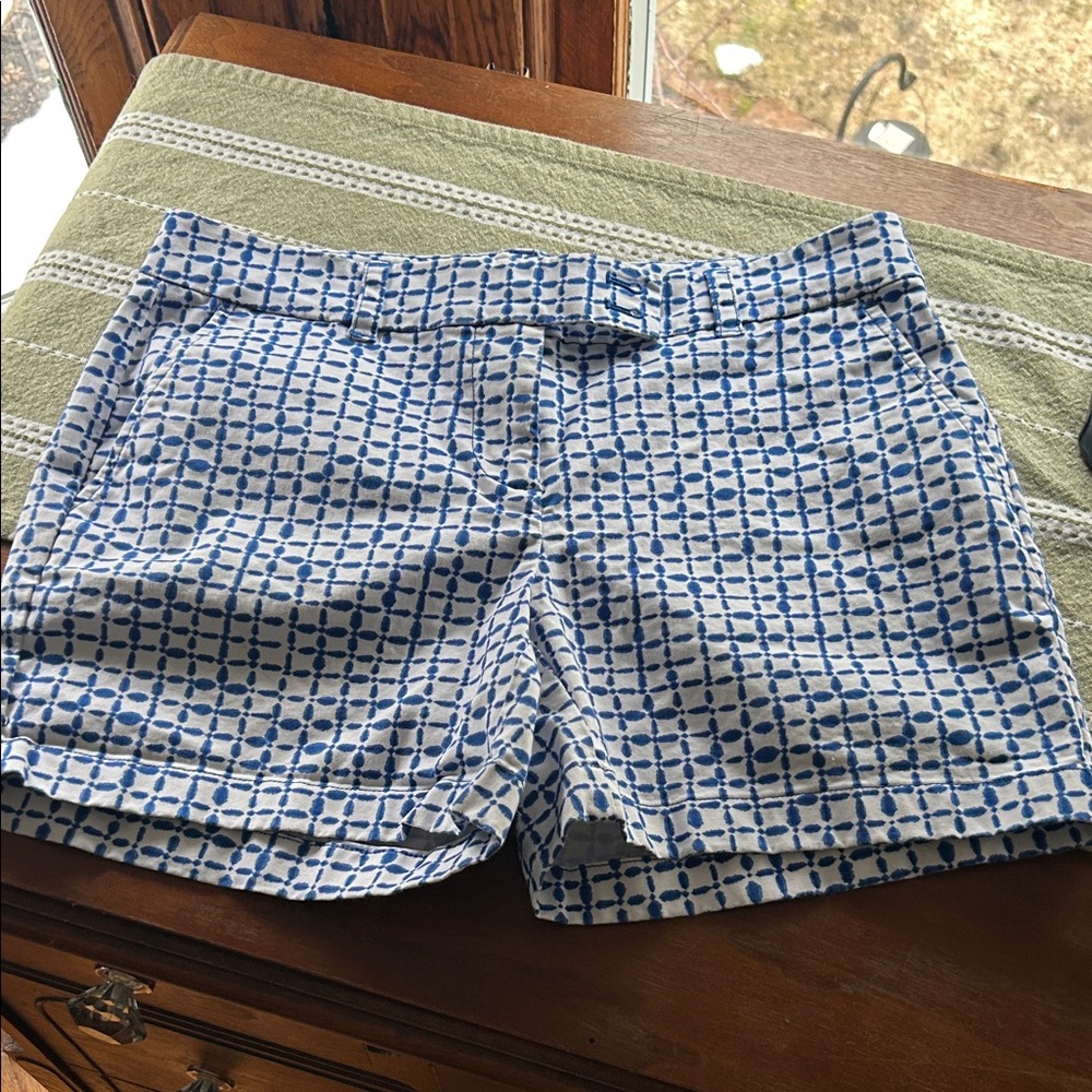 Vineyard Vines adorable Blue and White Patterned Shorts.